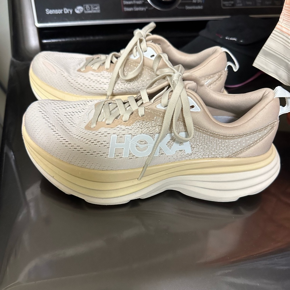 Women’s HOKA Bondi 8 size 6.5